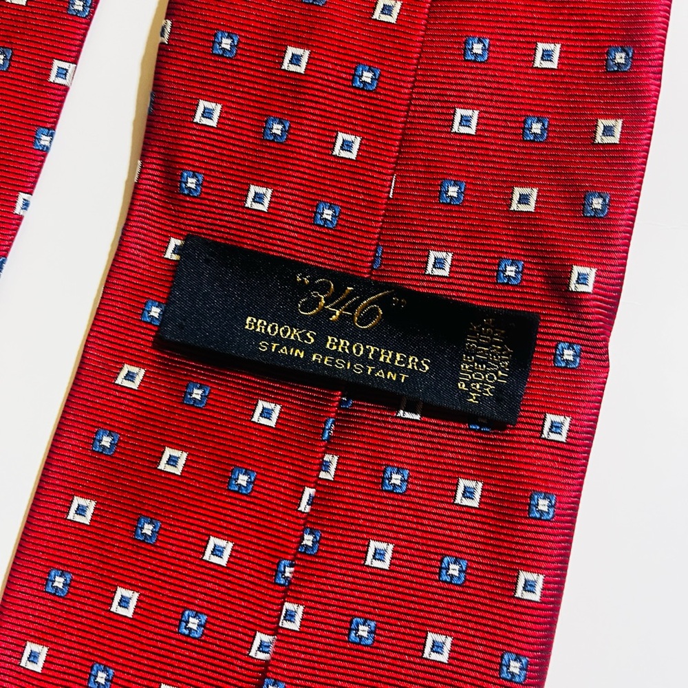 346 Brooks Brothers Pure Silk Elegant Burgundy and White Patterned Tie